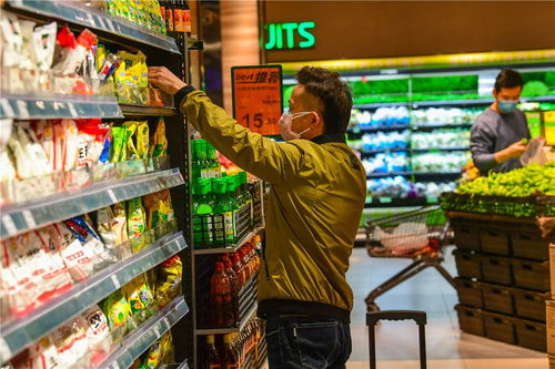 直击武汉无疫情小区商超开放第一天 进店需过三道关